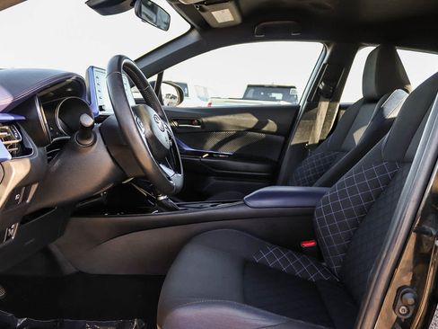 Used 2020 Toyota C-HR XLE FWD image 17