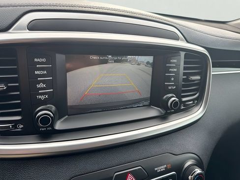 Used 2019 Kia Sorento AWD V6 image 18