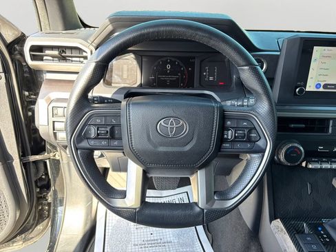 Used 2025 Toyota 4Runner SR5 AWD/4WD image 19