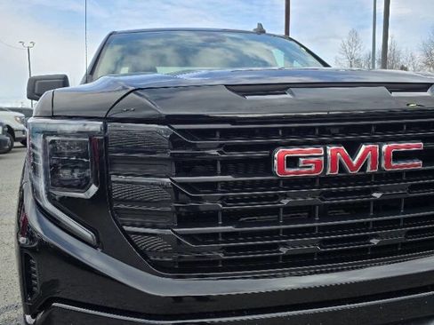 Used 2023 GMC Sierra 1500 Elevation AWD/4WD image 2