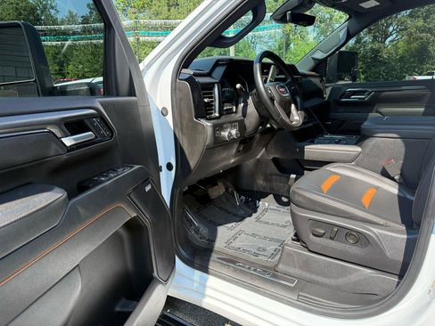 Used 2026 GMC Sierra 2500 AT4 w/ AT4 Premium Plus Package AWD/4WD image 16