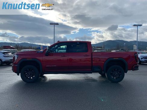 Used 2025 GMC Sierra 2500 AT4 w/ AT4 Premium Plus Package image 4