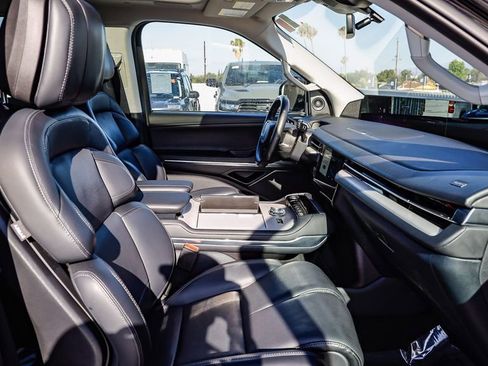 Used 2025 Lincoln Navigator Reserve AWD/4WD image 20