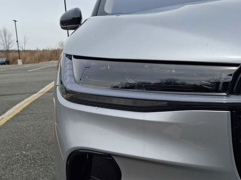 Used 2024 Lincoln Nautilus Premier image 9