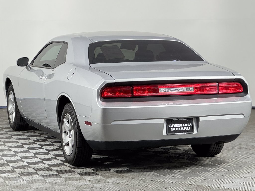 Used 2010 Dodge Challenger SE RWD image 4