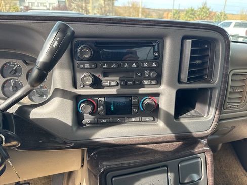 Used 2006 GMC Sierra 1500 Denali w/ Onstar Plus Package image 15