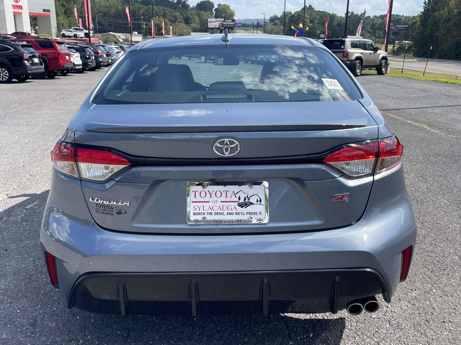 Used 2026 Toyota Corolla SE FWD image 3
