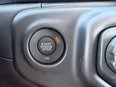 Used 2022 Jeep Wrangler Unlimited Sahara w/ Cold Weather Group AWD/4WD image 16