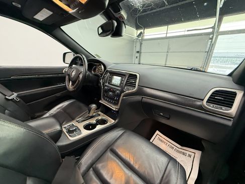 Used 2017 Jeep Grand Cherokee Limited image 19