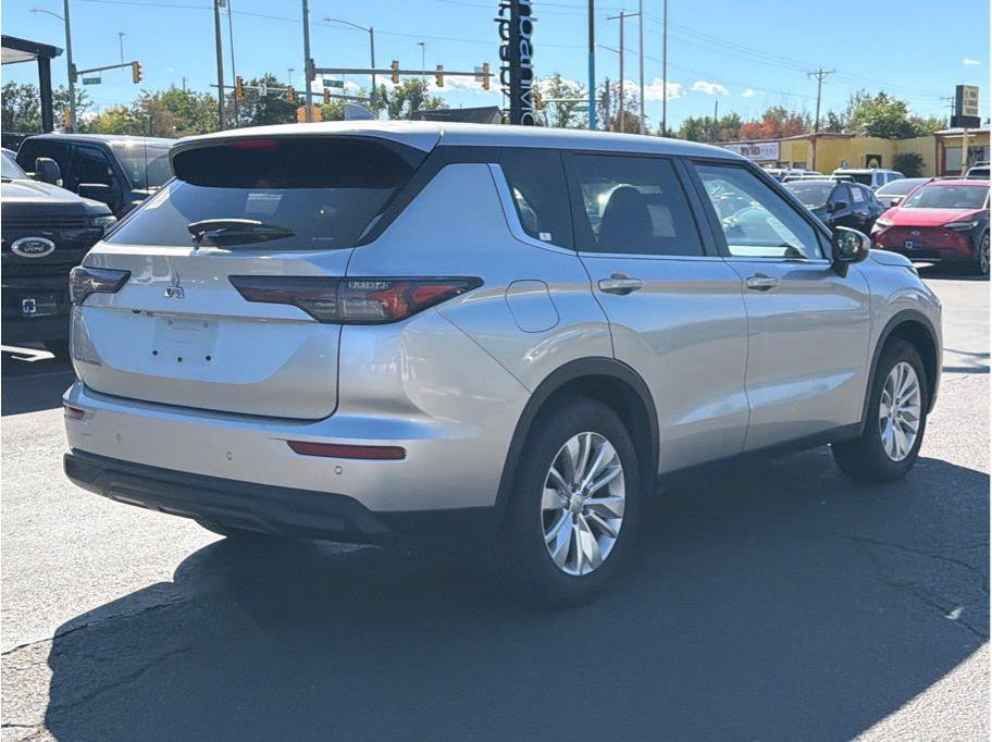 Used 2025 Mitsubishi Outlander ES AWD/4WD image 3