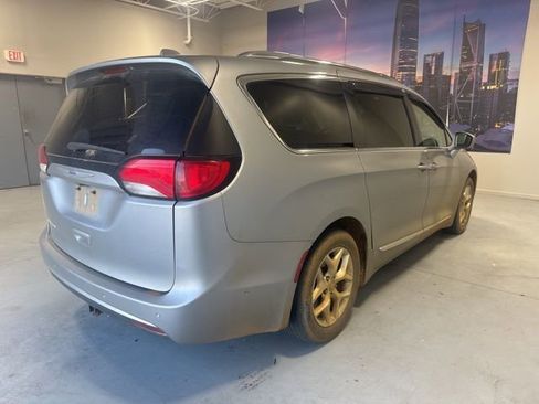 Used 2020 Chrysler Pacifica Touring-L Plus w/ Tire & Wheel Group image 5