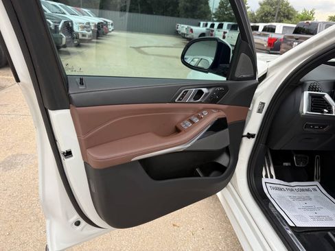 Used 2024 BMW X7 xDrive40i w/ M Sport Package AWD/4WD image 8