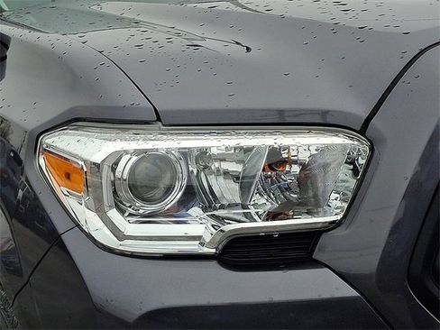 Used 2021 Toyota Tacoma SR image 9