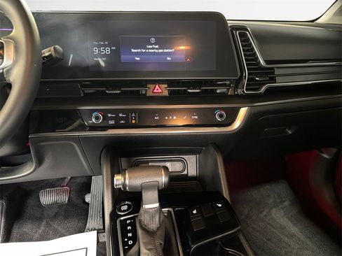 Certified 2024 Kia Sportage EX image 22