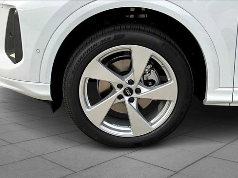 New 2025 Audi Q5 Premium Plus image 11