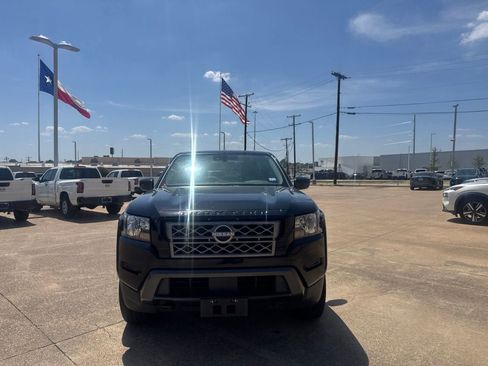Used 2022 Nissan Frontier SV AWD/4WD image 5