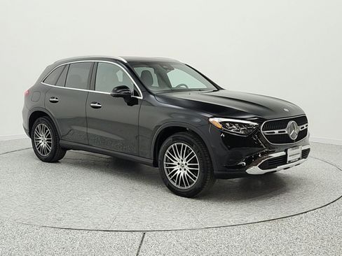 Used 2026 Mercedes-Benz GLC 300 image 3