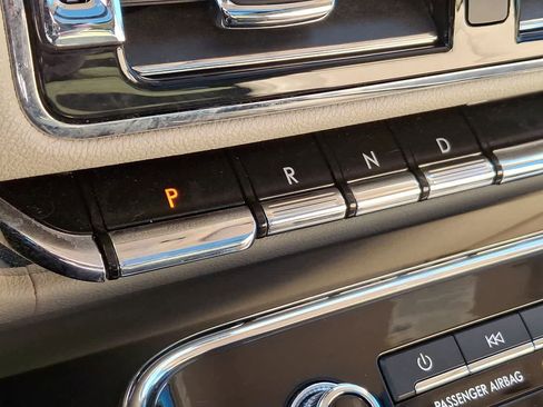 Used 2019 Lincoln Navigator Reserve image 18