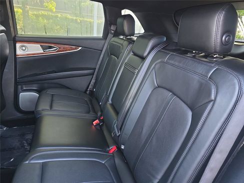 Used 2016 Lincoln MKX Reserve w/ Luxury Package FWD image 14
