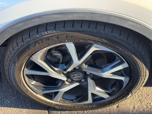 Used 2018 Toyota C-HR XLE image 8