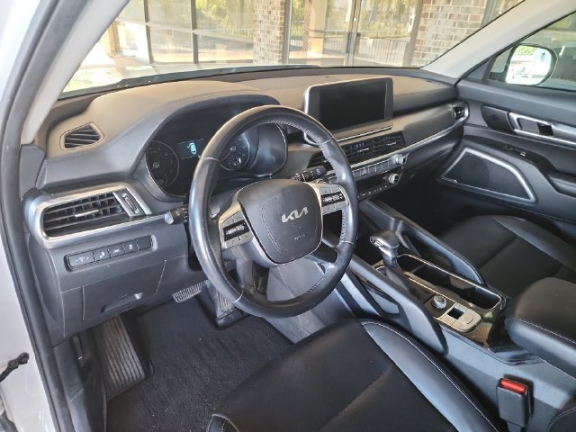 Used 2022 Kia Telluride LX FWD image 11