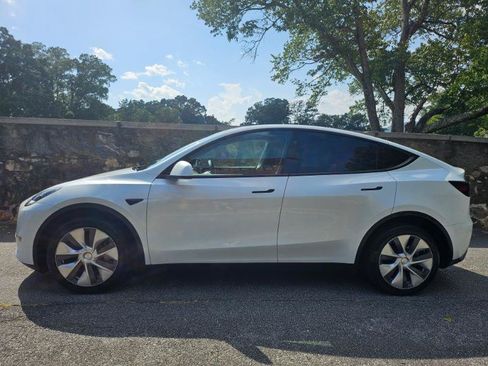 Used 2023 Tesla Model Y Long Range AWD/4WD image 8