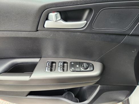 Used 2019 Kia Sportage LX FWD image 16