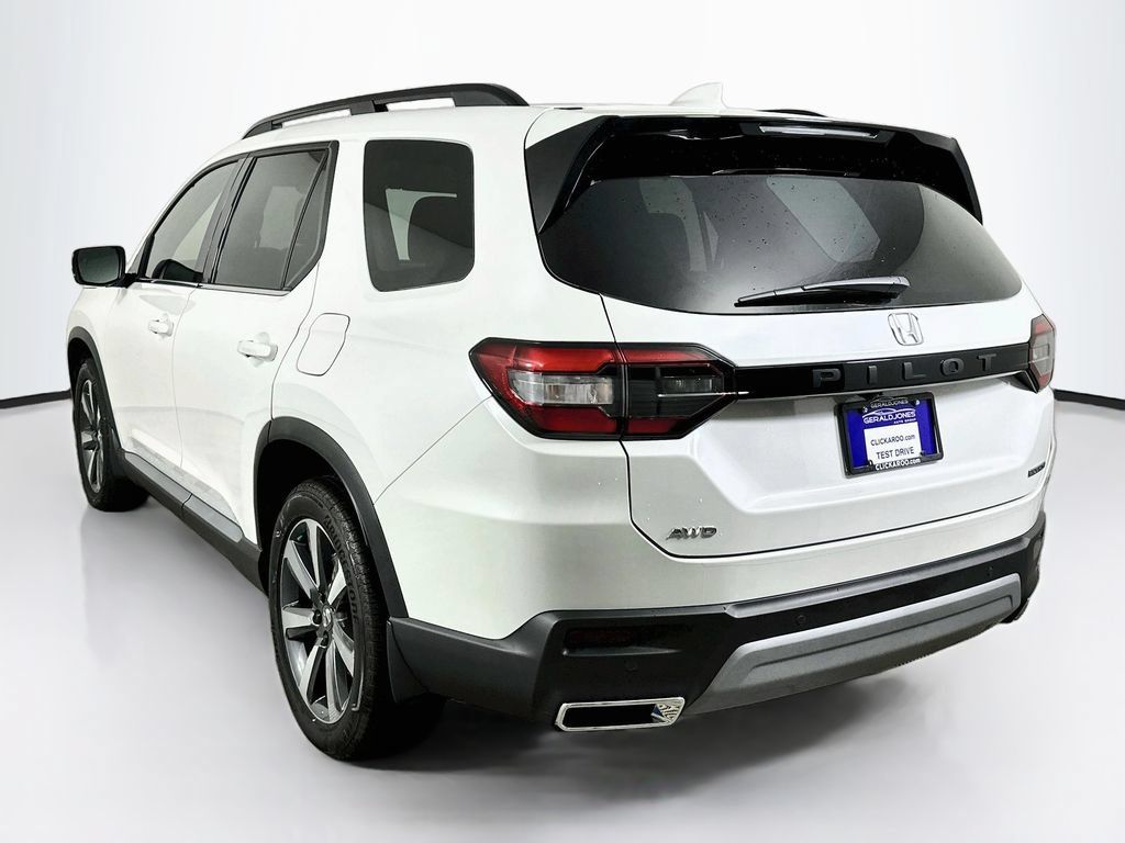 Used 2025 Honda Pilot Touring image 6