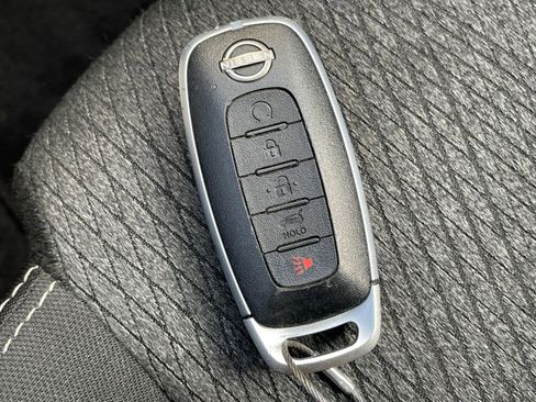 Used 2025 Nissan Rogue SV image 27