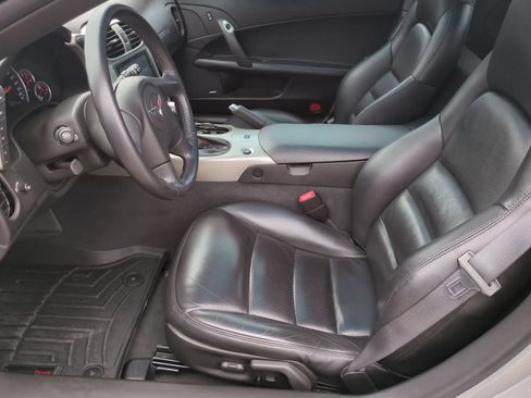 Used 2005 Chevrolet Corvette Coupe w/ Preferred Equipment Group RWD image 16