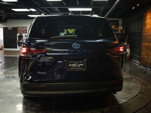 Used 2022 Toyota Sienna XLE w/ XLE Plus Package AWD/4WD image 6