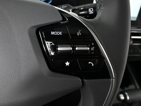 New 2025 Kia Niro EX Touring image 21