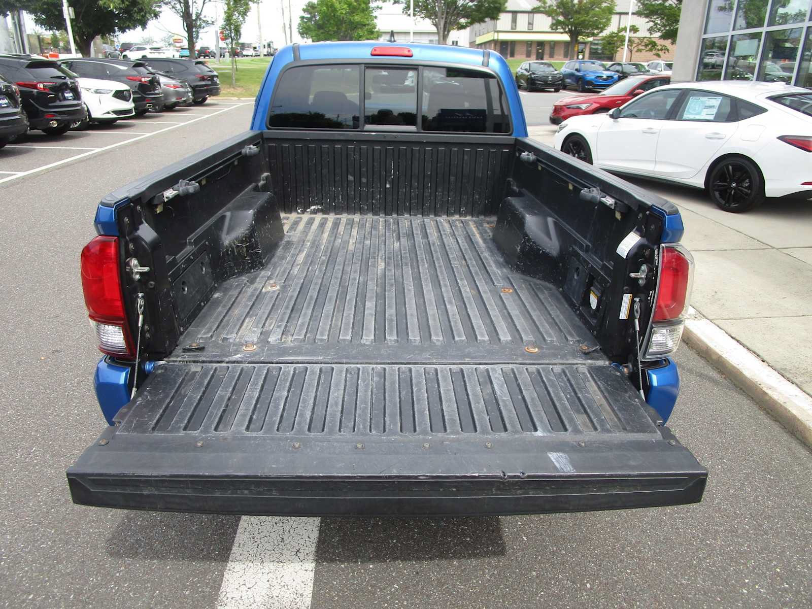 Used 2018 Toyota Tacoma TRD Sport AWD/4WD image 7