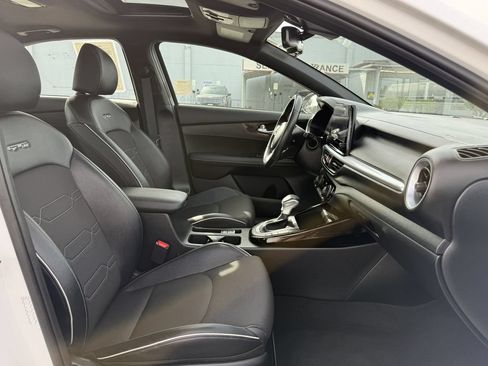 Used 2024 Kia Forte GT-Line w/ GT-Line Premium Package FWD image 9
