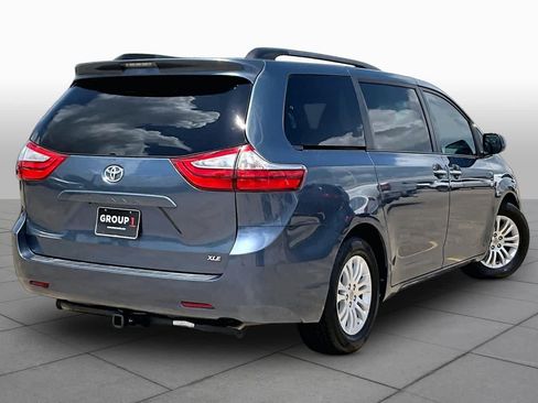 Used 2016 Toyota Sienna XLE FWD image 13