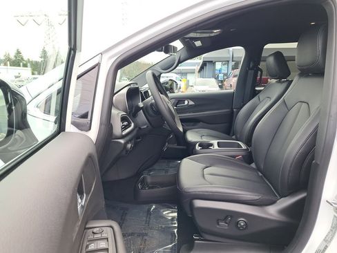 New 2026 Chrysler Voyager LX image 11