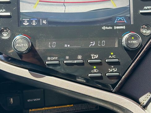 Used 2020 Toyota Camry XLE w/ Carpet Mat Package image 23