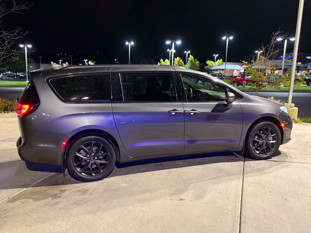 Used 2021 Chrysler Pacifica Limited w/ Uconnect Theater Family Group AWD/4WD image 10