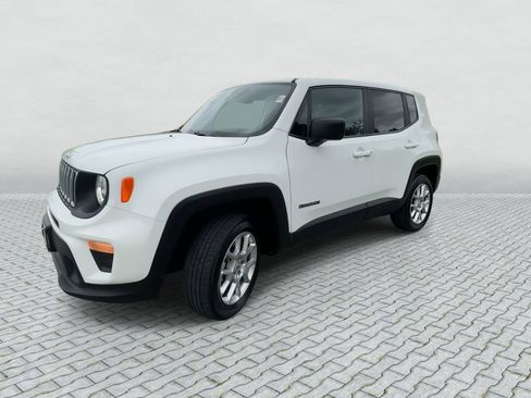 Used 2023 Jeep Renegade Latitude AWD/4WD image 4