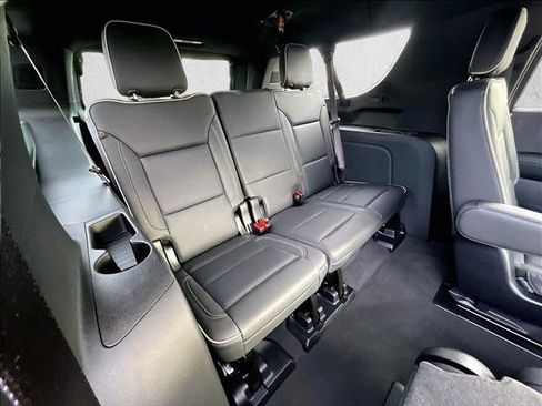 Used 2026 Chevrolet Suburban Premier RWD image 29