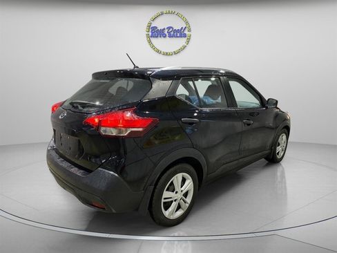Used 2018 Nissan Kicks S FWD image 4