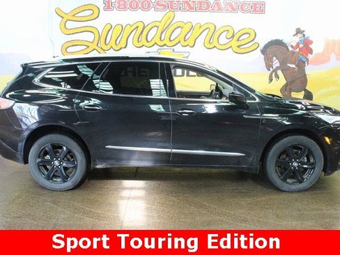Used 2023 Buick Enclave Essence image 1