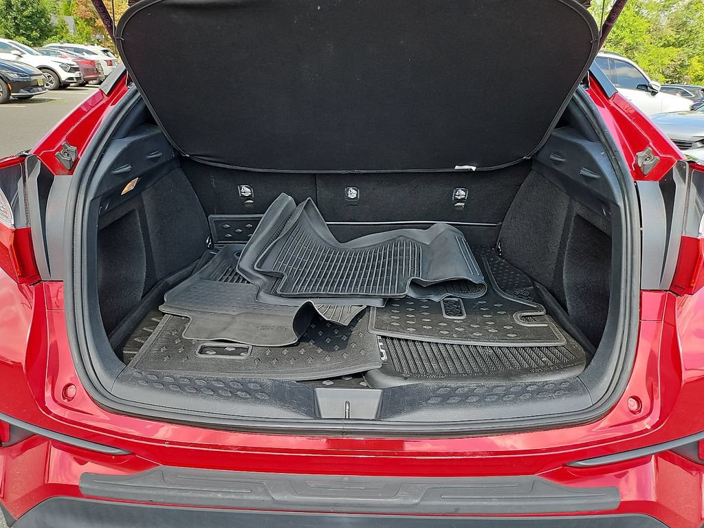Used 2020 Toyota C-HR LE FWD image 28