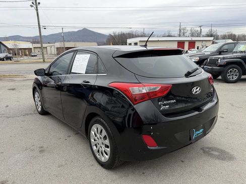 Used 2017 Hyundai Elantra GT image 6