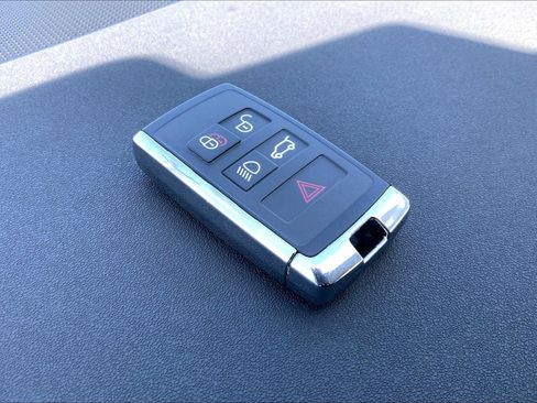 Used 2024 Land Rover Discovery Sport S image 14