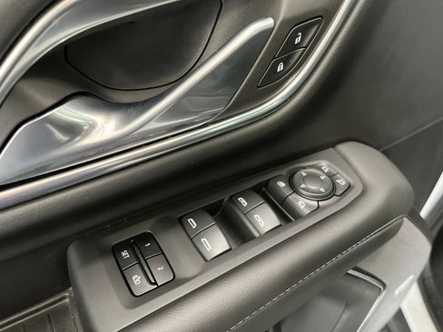 Used 2022 Chevrolet Tahoe Z71 w/ Luxury Package AWD/4WD image 2