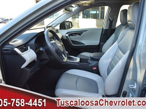Used 2022 Toyota RAV4 XLE Premium image 21