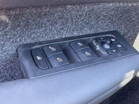 Certified 2025 Volvo XC40 B5 Plus image 23