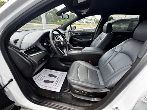 Used 2023 Buick Enclave Essence image 6