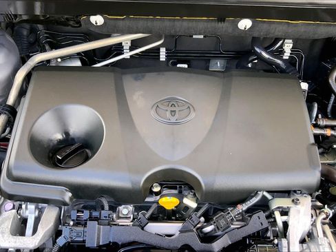 Used 2019 Toyota RAV4 XLE Premium FWD image 32